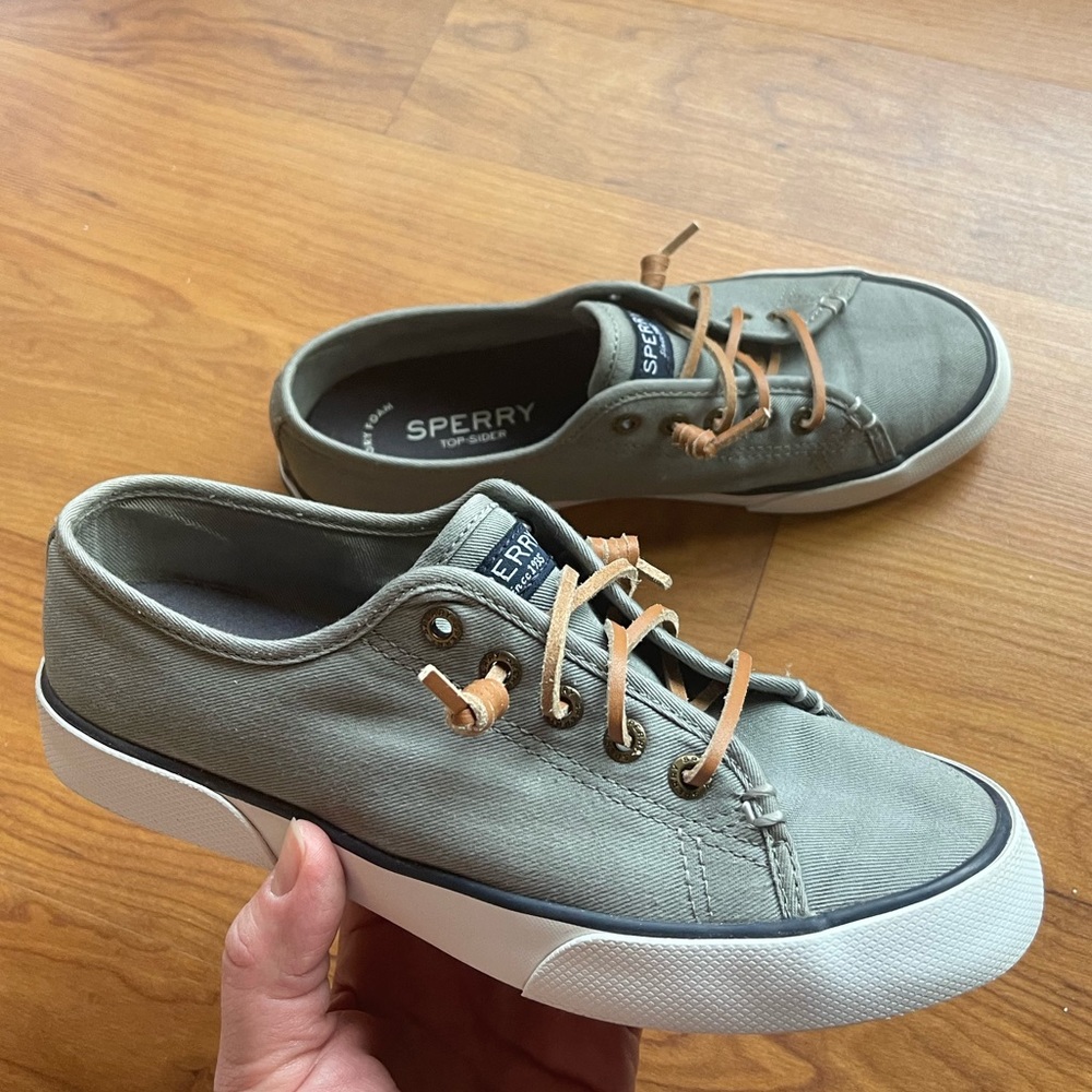Women’s gray Sperry sneakers shoes size 6